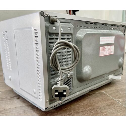 Lò vi sóng Panasonic NN-GF574MYUE 27 lít 3 Mặt sau lò vi sóng Panasonic NN-GF574MYUE 27 lít